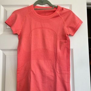 Lululemon short sleeve swiftly - coral red